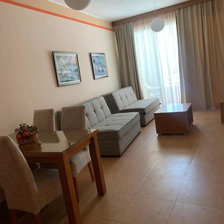 Apartments Deus Dobra Voda Luaran gambar