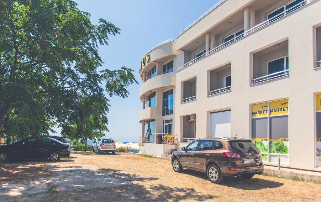 Apartments Deus Dobra Voda Luaran gambar