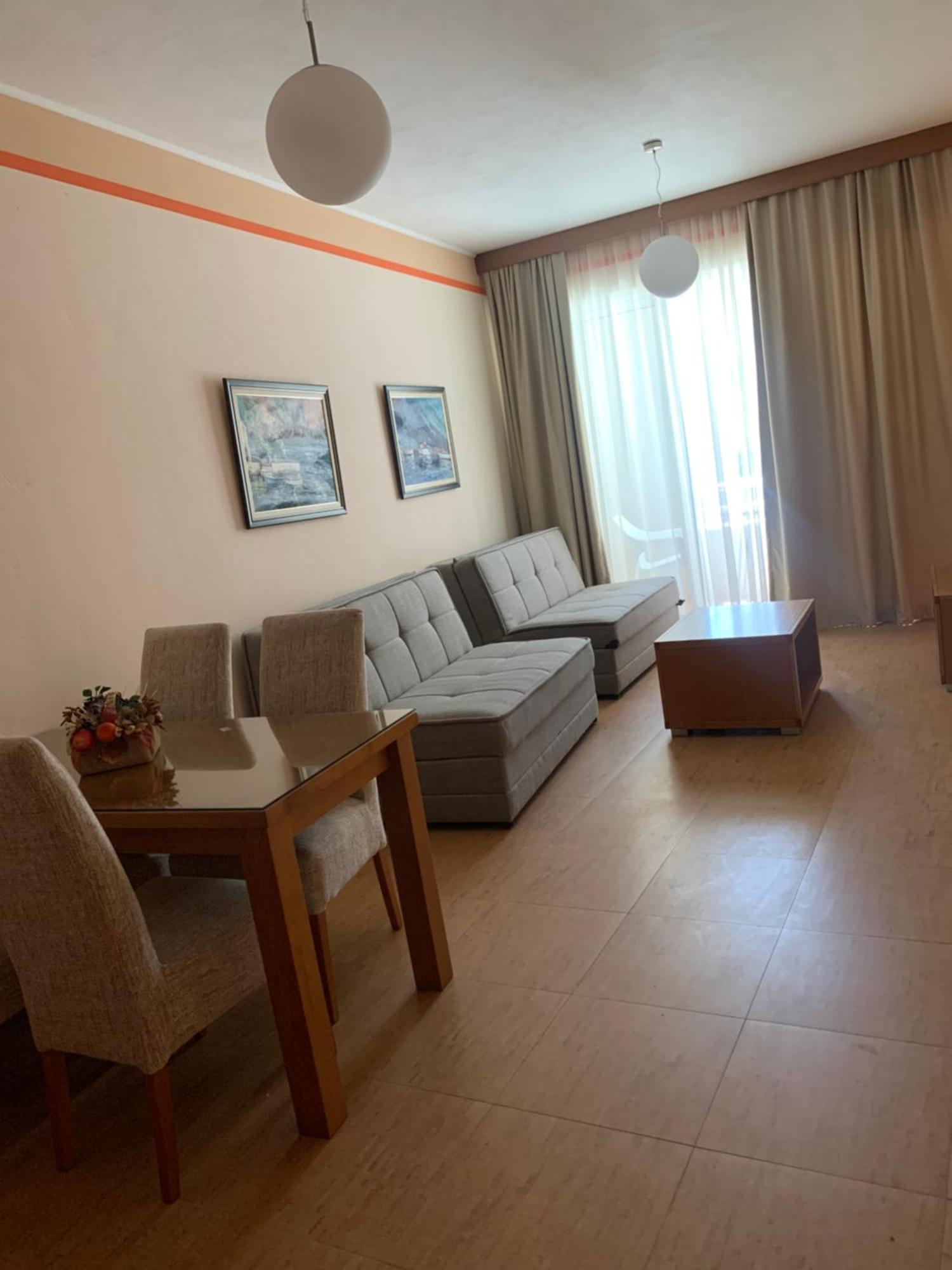 Apartments Deus Dobra Voda Luaran gambar